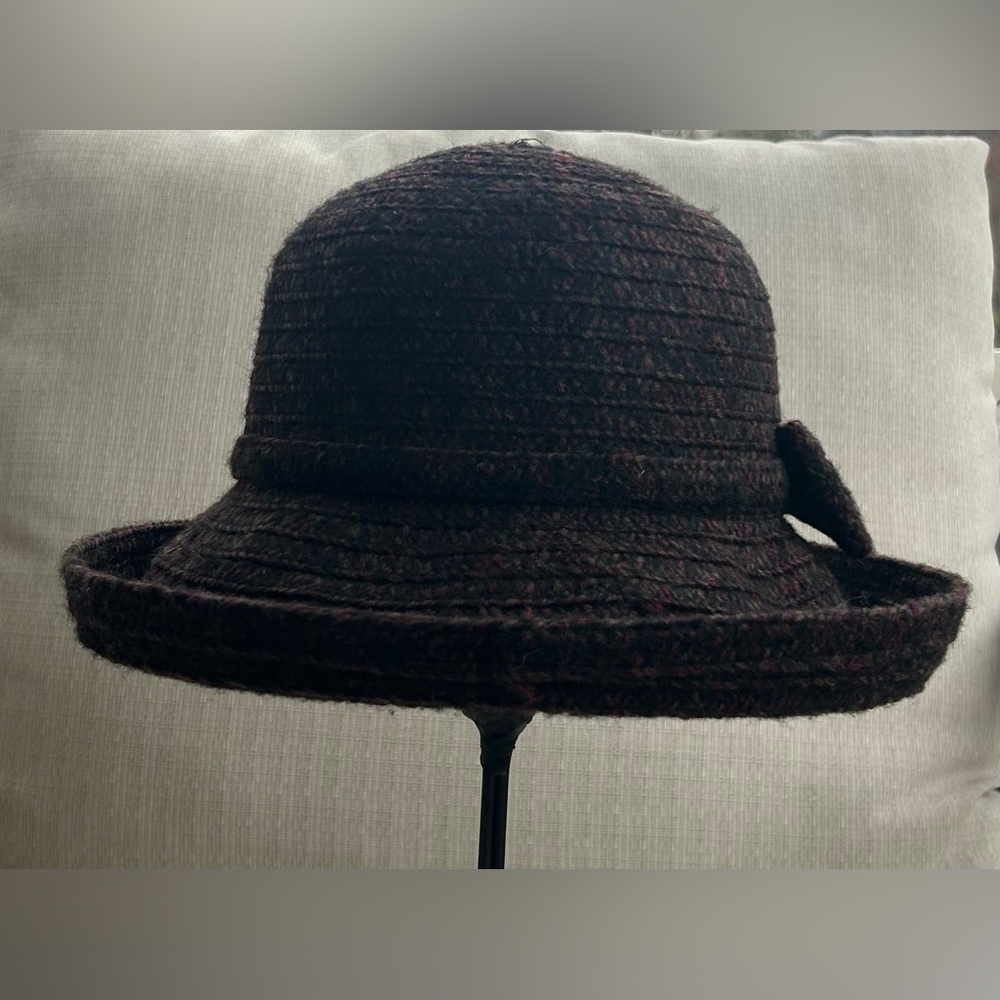NWOT San Diego Hat Company Textured Hat in Black with Burgundy/Brown Fleck